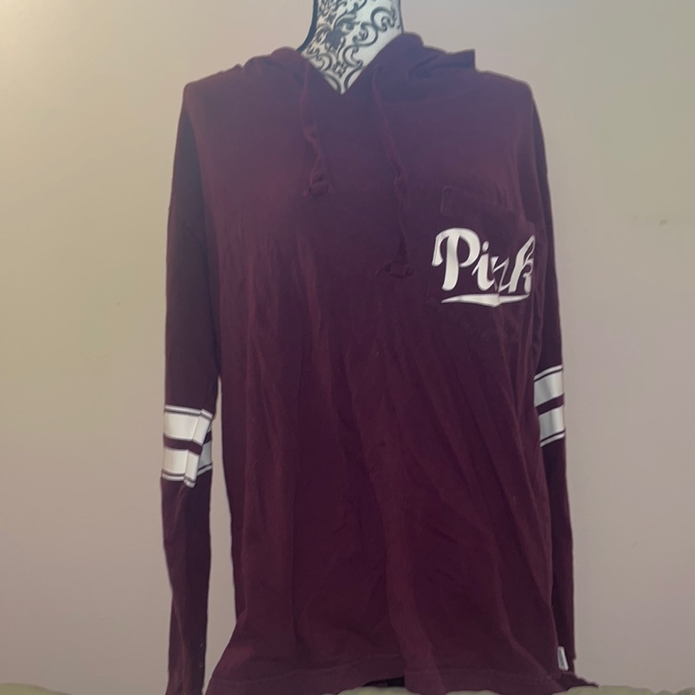 Who did maroon Victoria’s Secret pink top